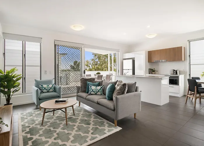 Spacious Apartment With Generous Entertaining
